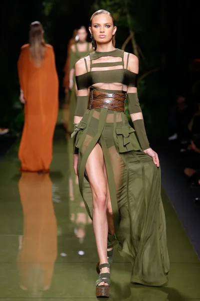 Look 3
